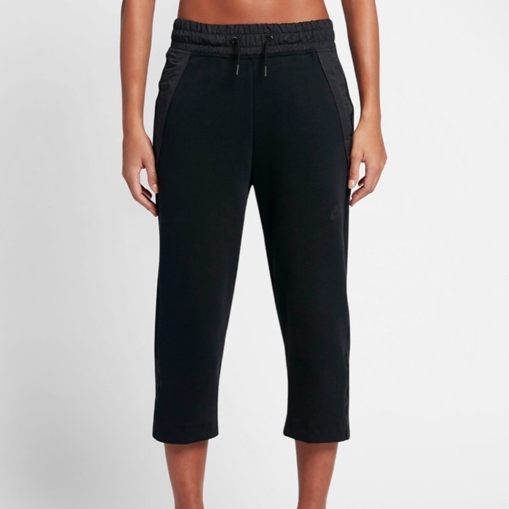Nike Tech Fleece Cropped Pants